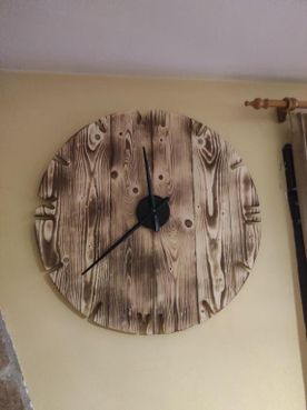 Casa Rural los Alisos reloj de madera
